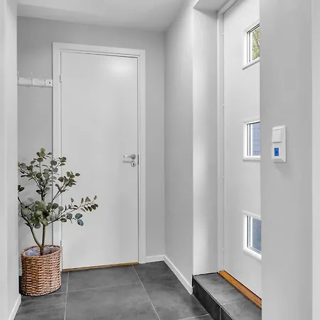 The Mountain View Apartment *